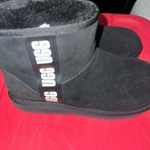 UGG WOMEN'S ULTRA MINI SUEDE SHEARLING LINED BOOTS - BLACK SZ - 10 .US no BOX